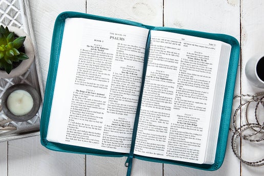 KJV Bible - Turquoise - Deluxe Gift Edition - Zippered Cover
