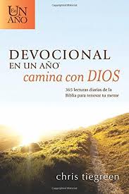 Devocional en un añ̃o -- Camina con Dios - by Chris TieGreen (Paperback)